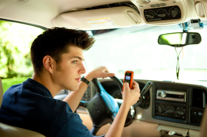 7 driving distractions that cause car accidents