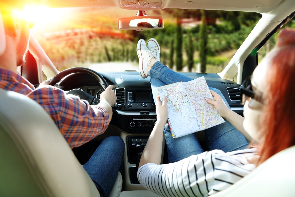 AdobeStock_143669338 two folks taking a road trip