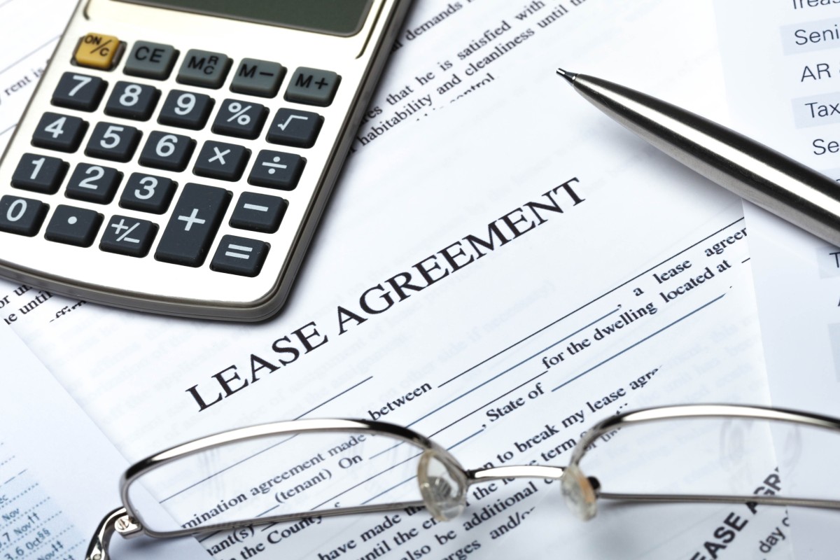 AdobeStock_226645926 lease agreement