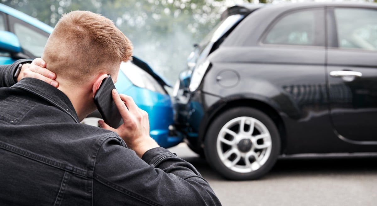 AdobeStock_273702616 a man making a phone call after a car accident