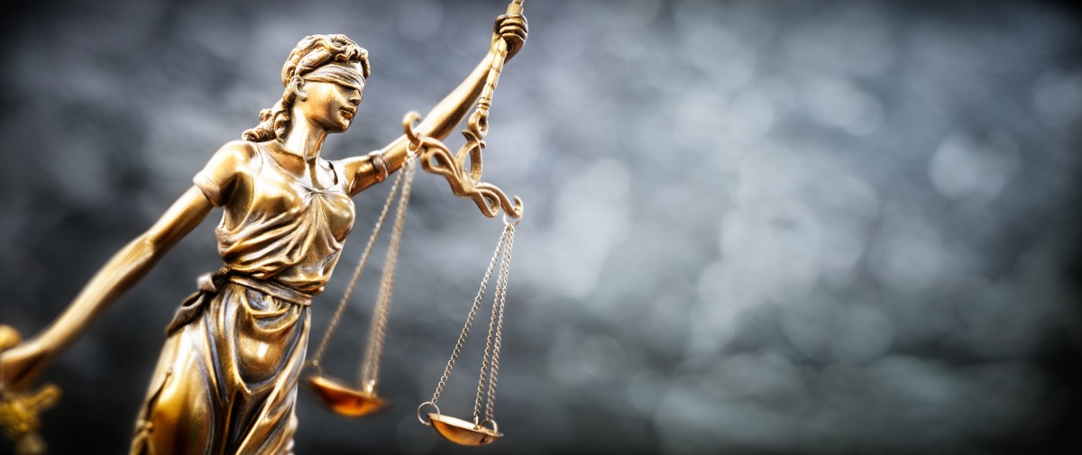 AdobeStock_297854166 scales of justice