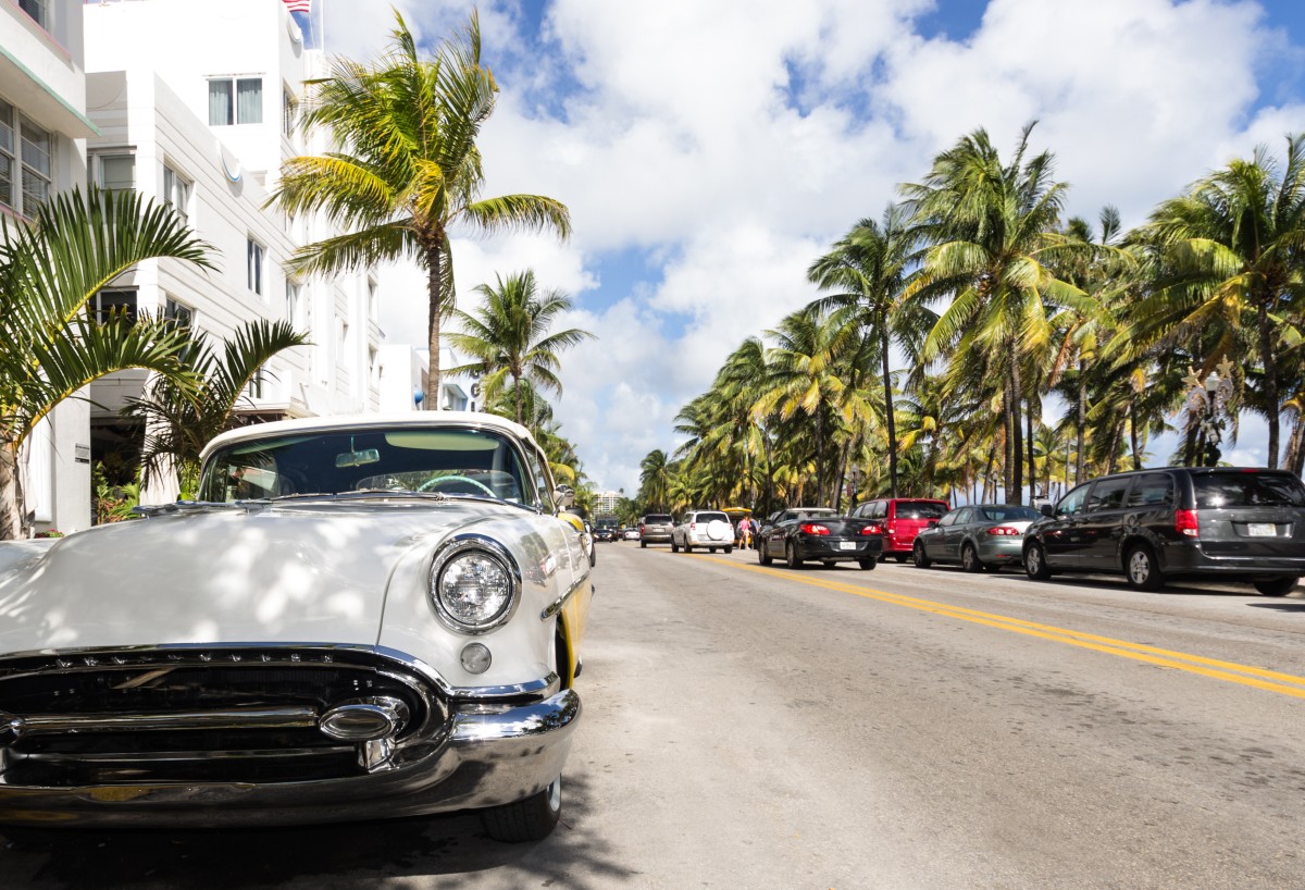 AdobeStock_60079079 road view of parked cars