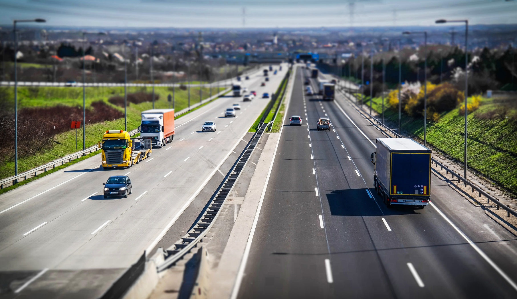Distant_Highway_with_trucks_and_cars_six_lanes Highway traffic
