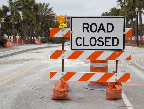 road_construction-resized-600 a road construction sign